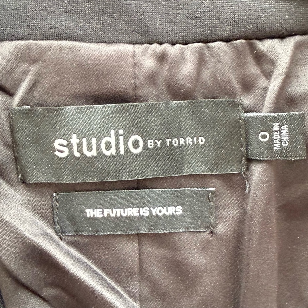 torrid Black Double-Breasted Sleeveless Blazer Vest - Picture 4 of 5